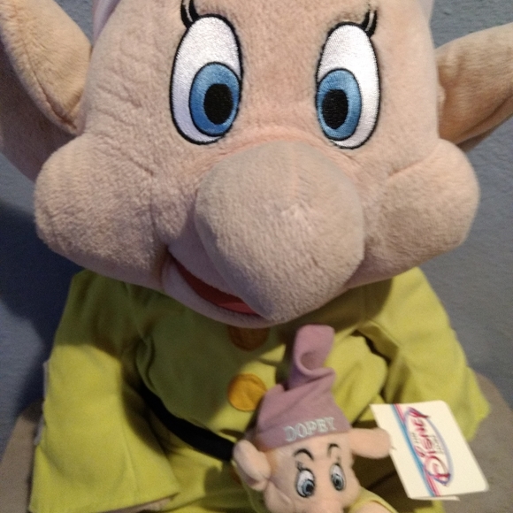 Big Dopey plush. - Picture 3 of 4